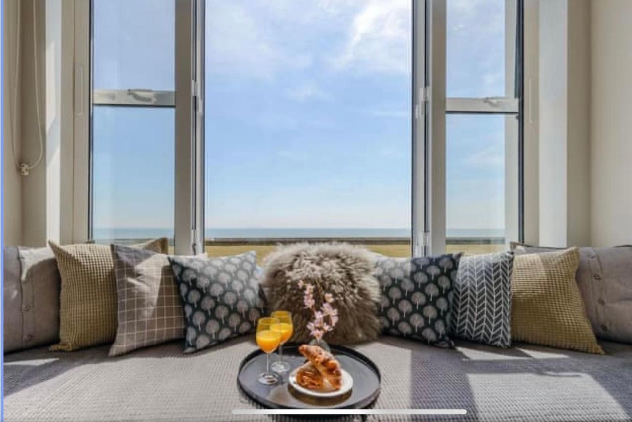 Beachfront Compact Coastal Crib, Direct Sea Views & Air Conditioning Littlestone-on-Sea Kültér fotó