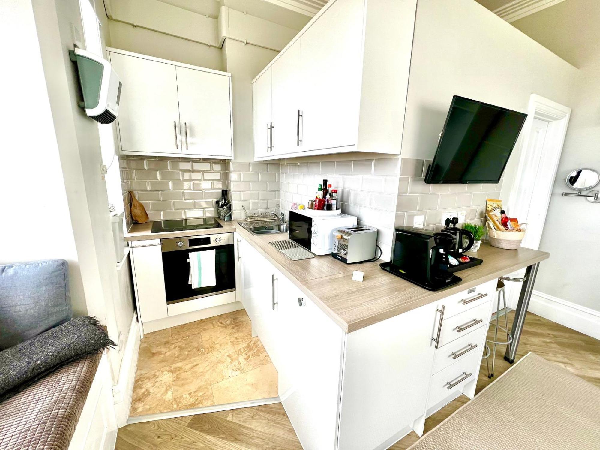 Beachfront Compact Coastal Crib, Direct Sea Views & Air Conditioning Littlestone-on-Sea Kültér fotó