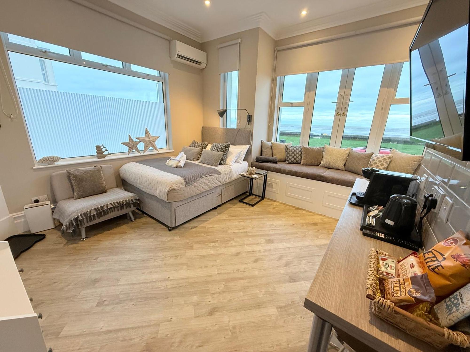 Beachfront Compact Coastal Crib, Direct Sea Views & Air Conditioning Littlestone-on-Sea Kültér fotó